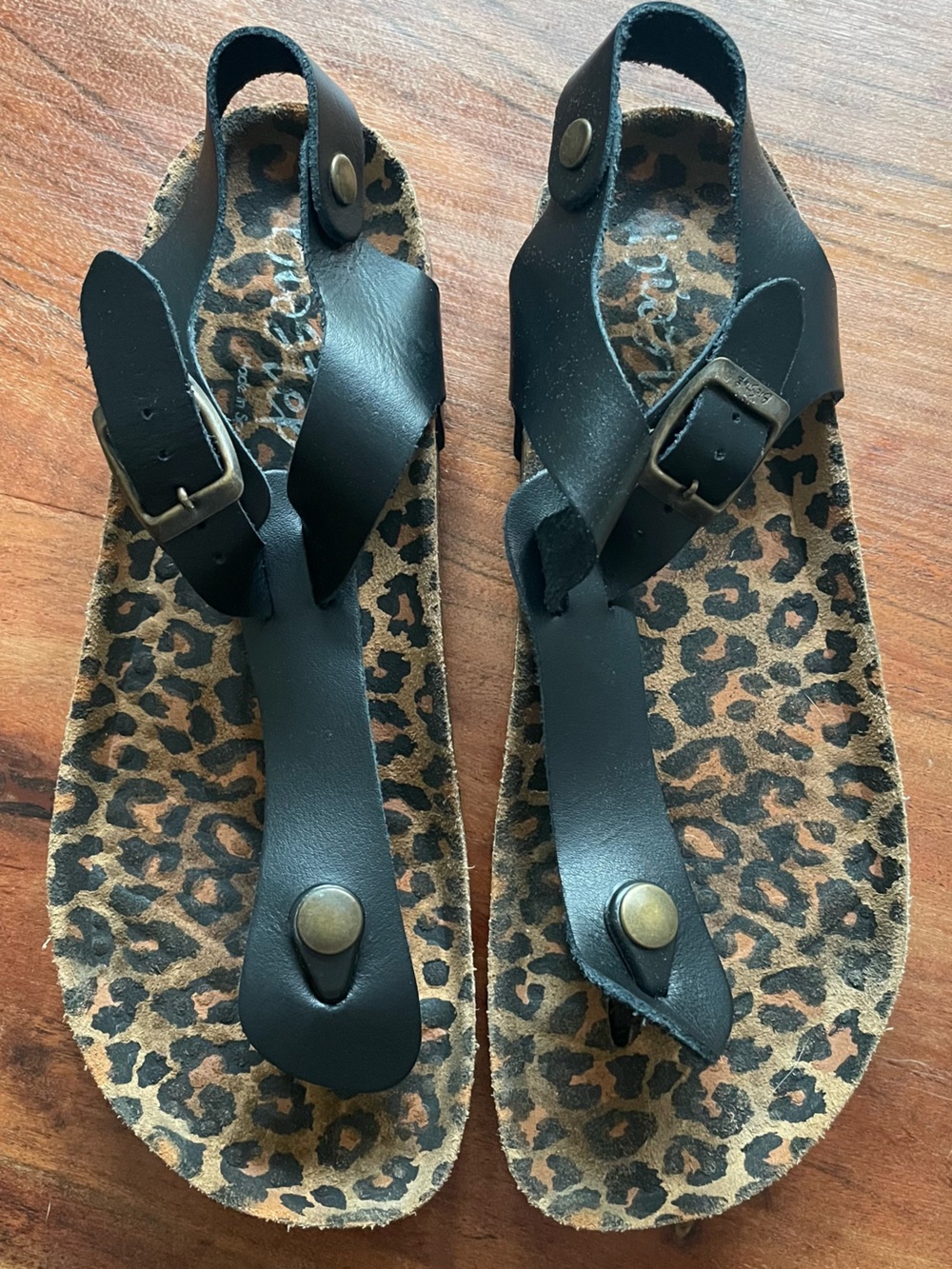 Cozy & Soft Leather Sandals • (Birkenstock Gizeh Style)
